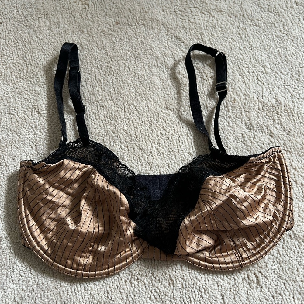 Elle Macpherson Intimates 32E DD Gold Black Striped Lace Bra